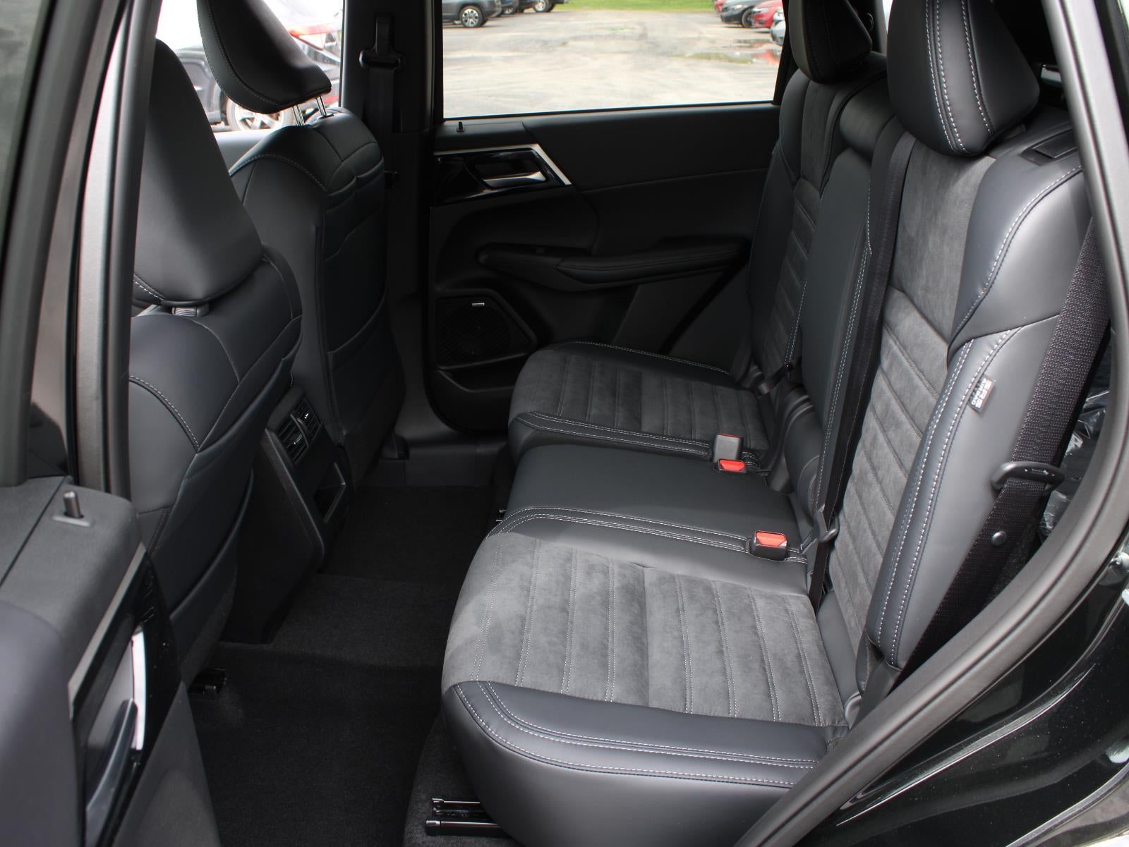 2026 Mitsubishi Outlander LE