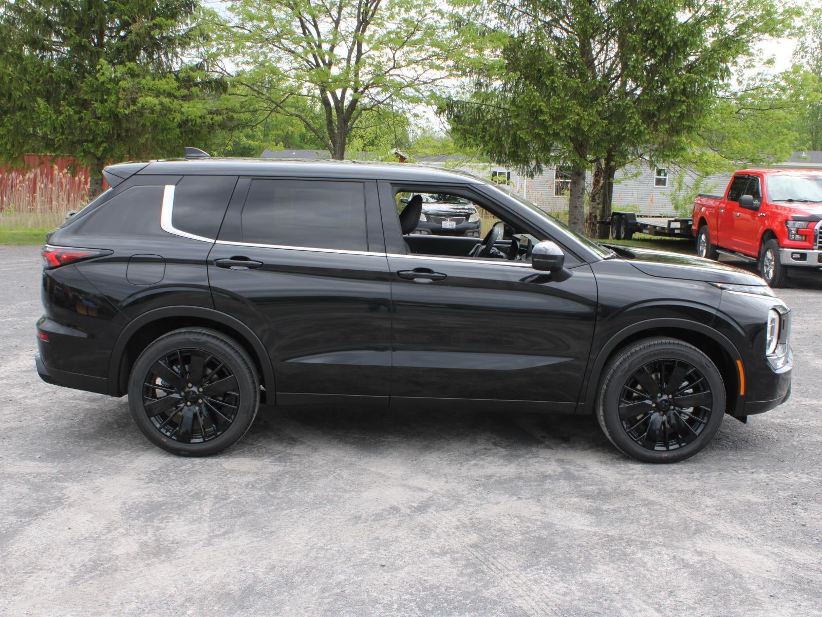 2026 Mitsubishi Outlander LE