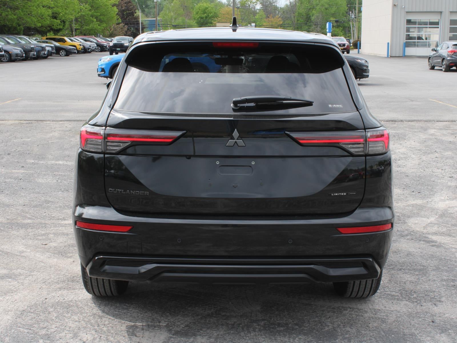 2026 Mitsubishi Outlander LE