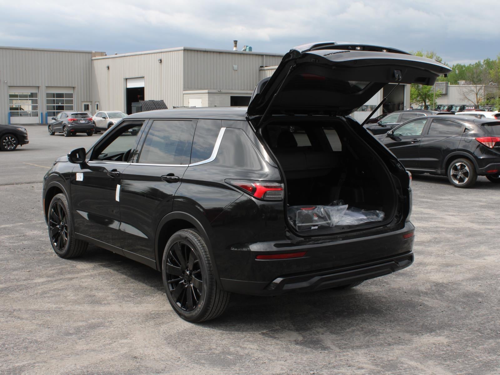 2026 Mitsubishi Outlander LE