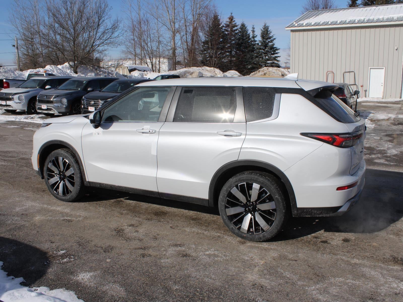 2026 Mitsubishi Outlander SE