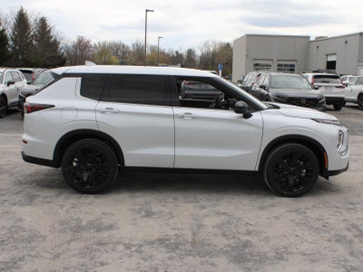 2026 Mitsubishi Outlander LE
