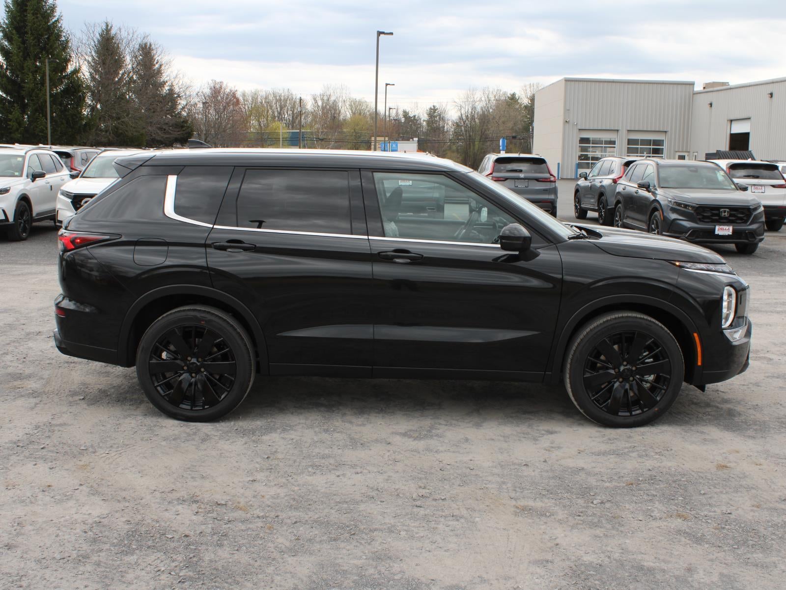 2026 Mitsubishi Outlander LE
