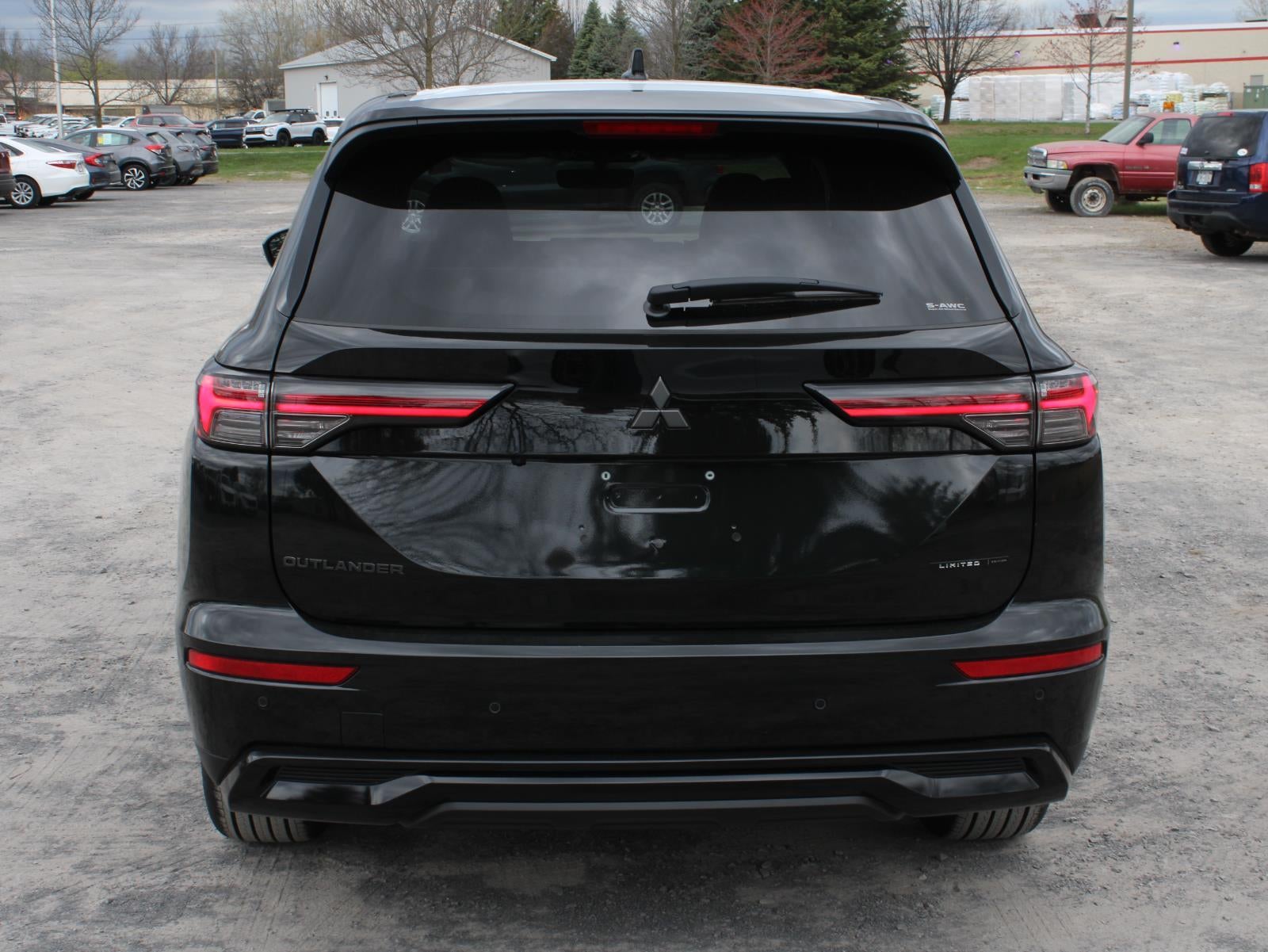 2026 Mitsubishi Outlander LE