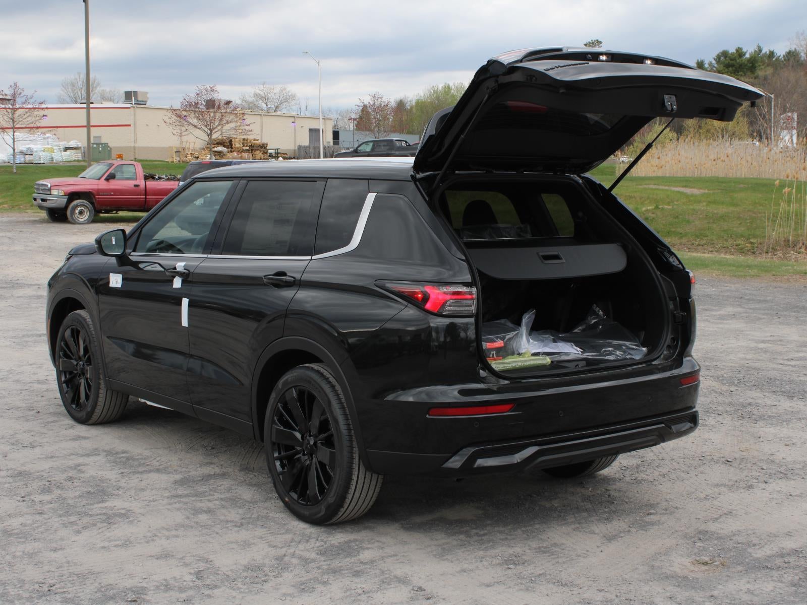 2026 Mitsubishi Outlander LE