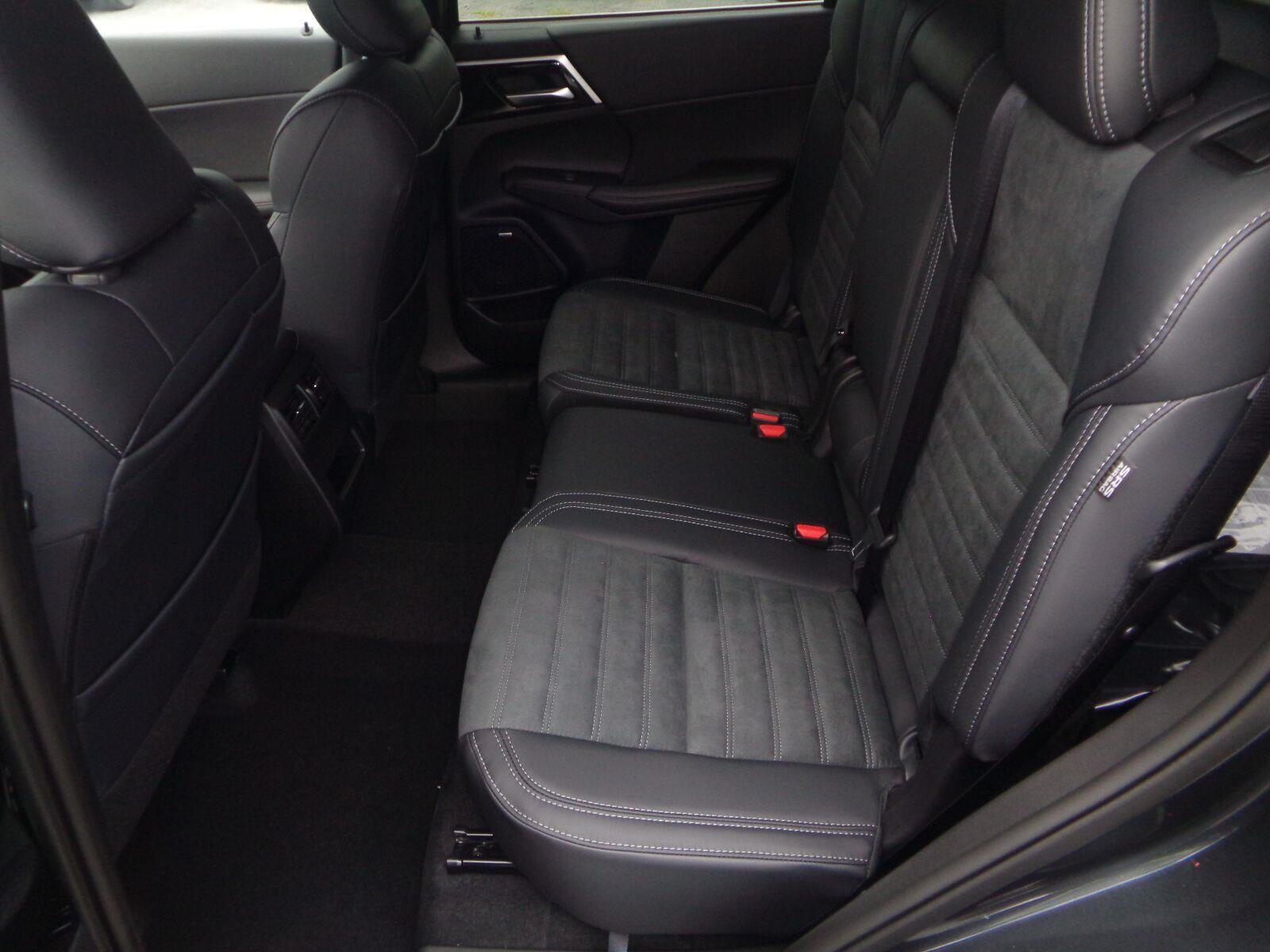 2026 Mitsubishi Outlander LE