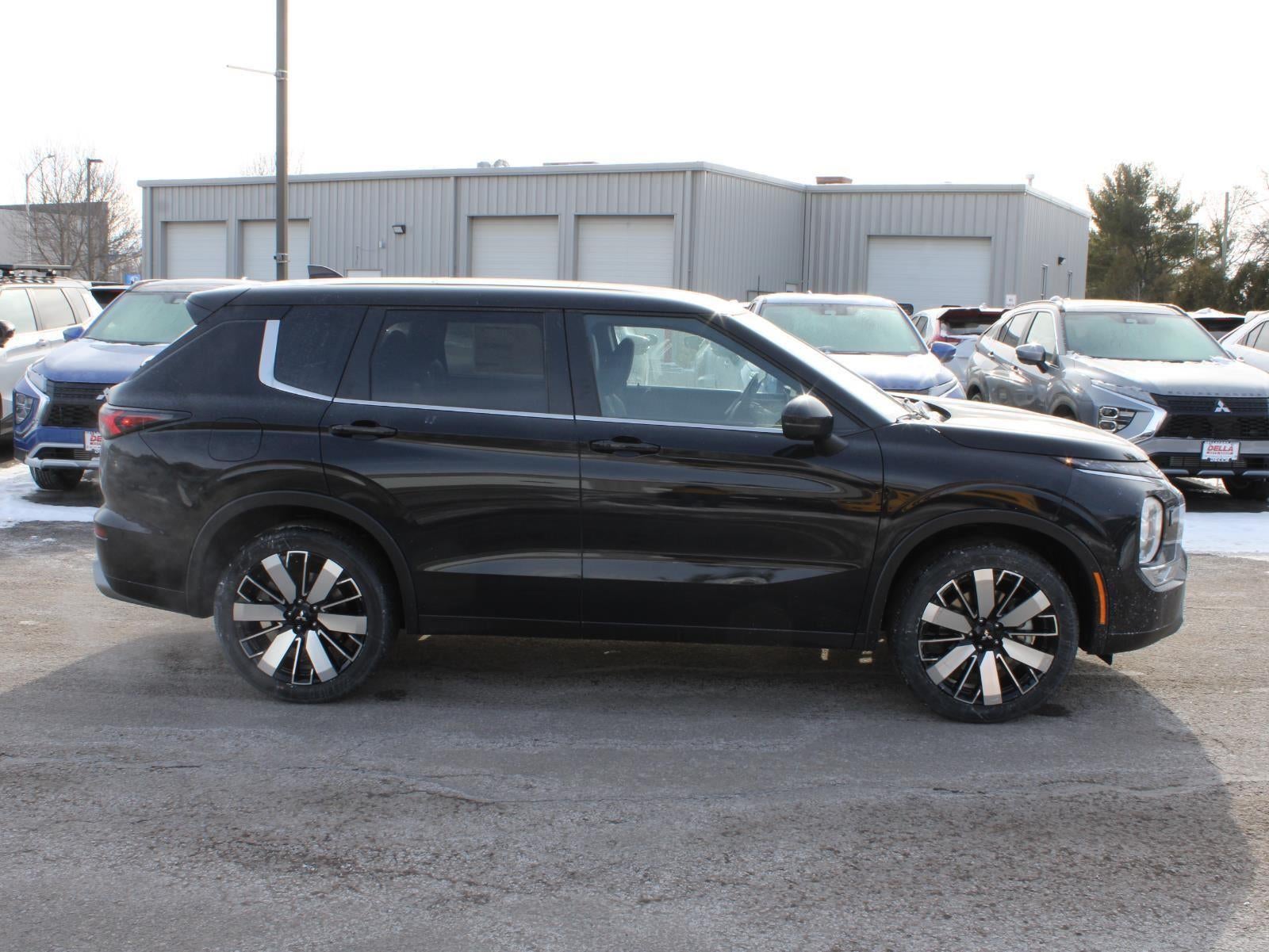 2026 Mitsubishi Outlander SE