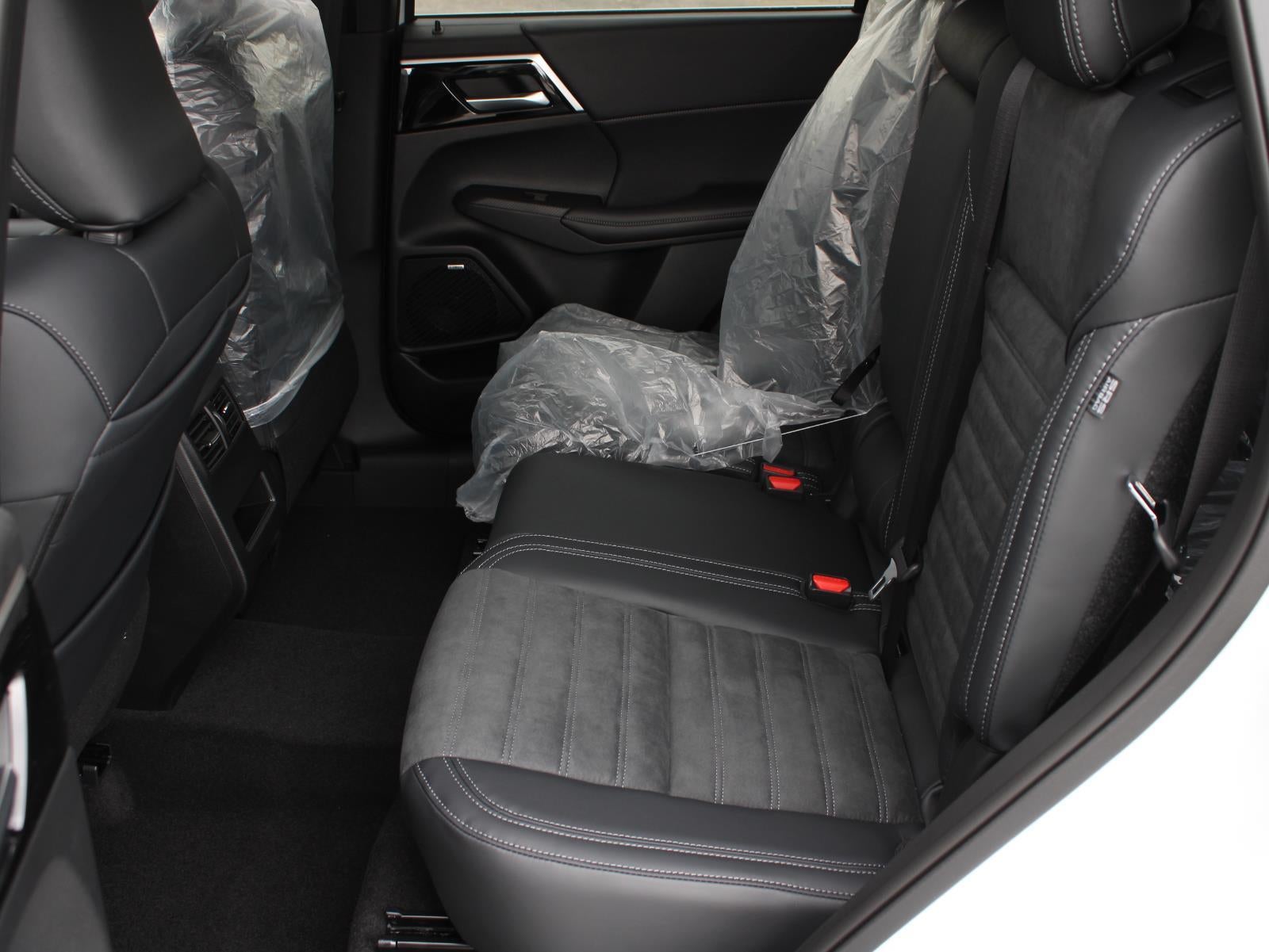 2026 Mitsubishi Outlander LE