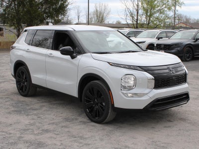 2026 Mitsubishi Outlander LE