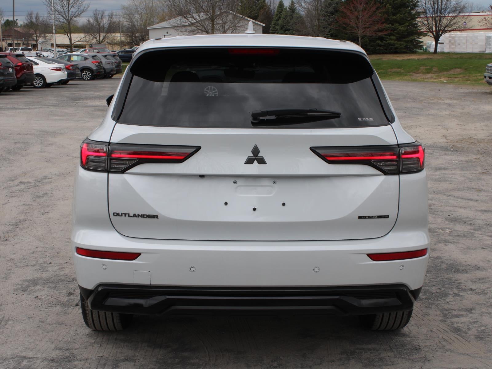 2026 Mitsubishi Outlander LE