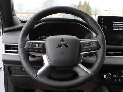 2026 Mitsubishi Outlander LE