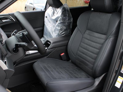2026 Mitsubishi Outlander LE