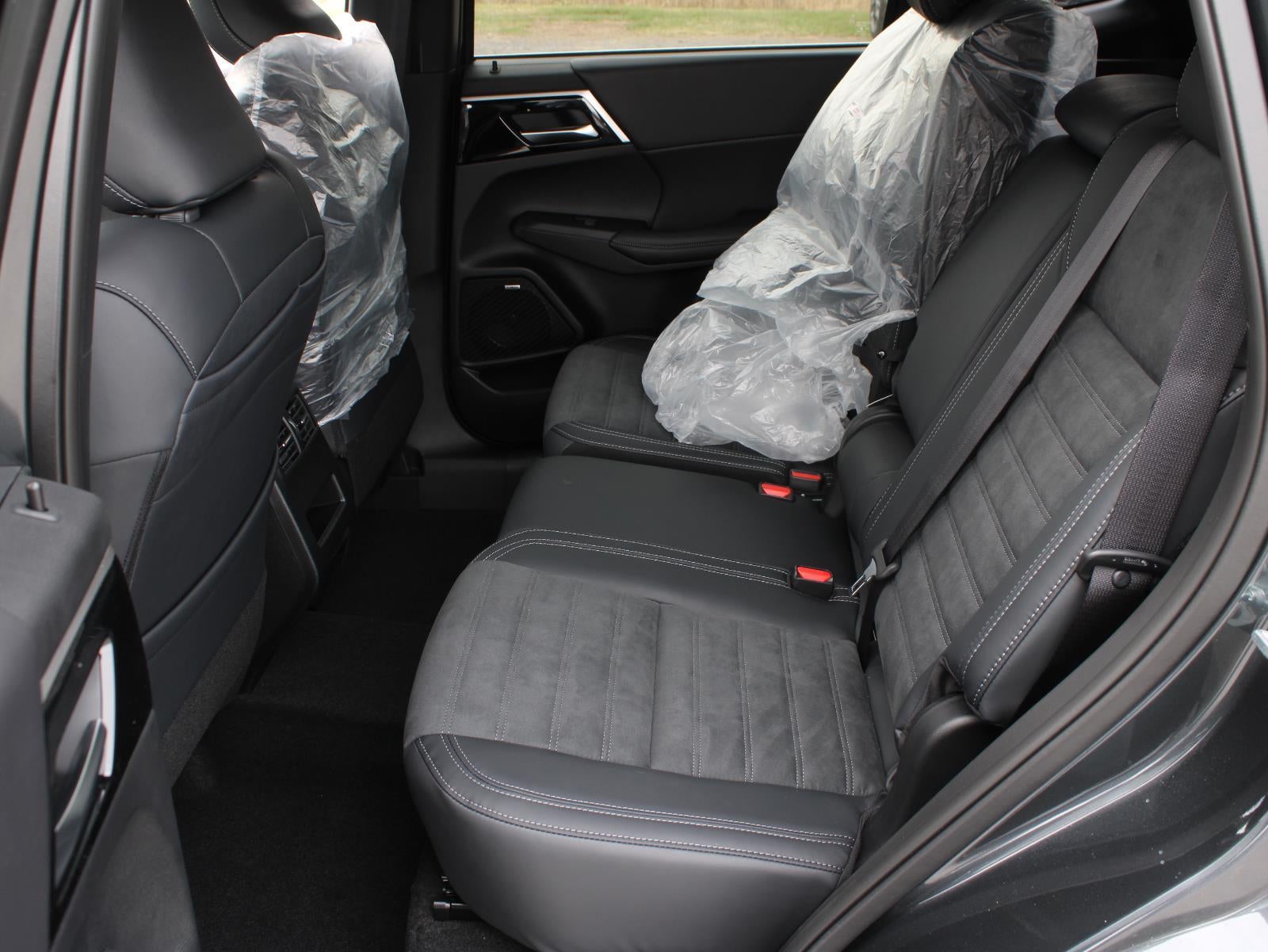2026 Mitsubishi Outlander LE