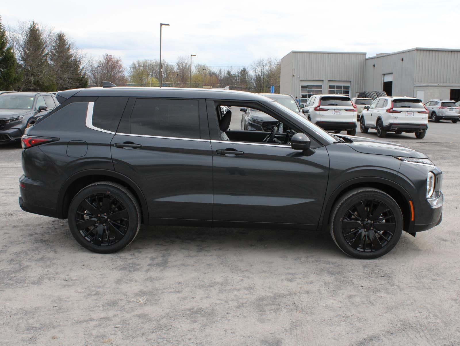 2026 Mitsubishi Outlander LE