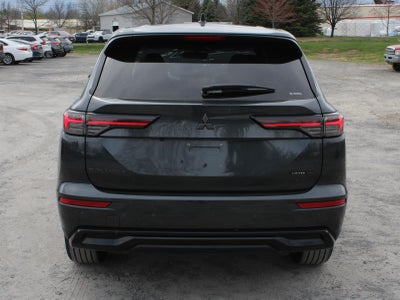 2026 Mitsubishi Outlander LE