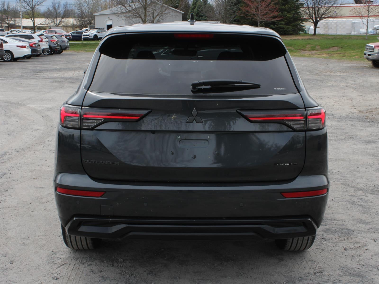 2026 Mitsubishi Outlander LE