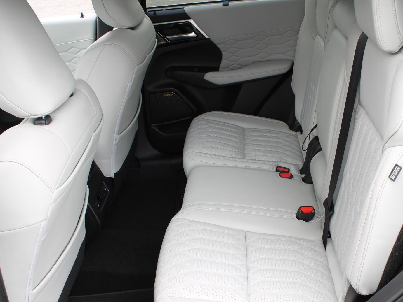 2025 Mitsubishi Outlander Platinum Edition