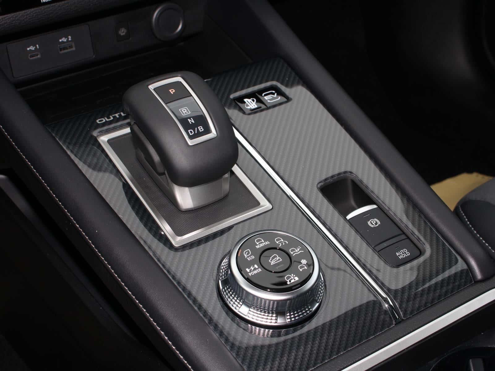 2025 Mitsubishi Outlander Plug-In Hybrid SE