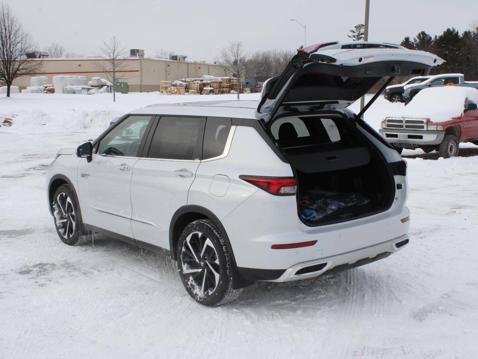 2025 Mitsubishi Outlander Plug-In Hybrid SE