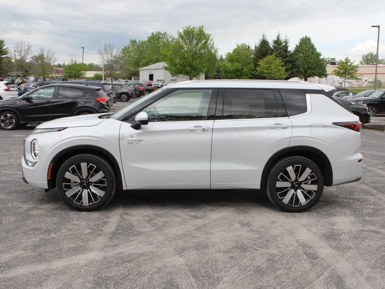 2026 Mitsubishi Outlander Plug-In Hybrid SEL