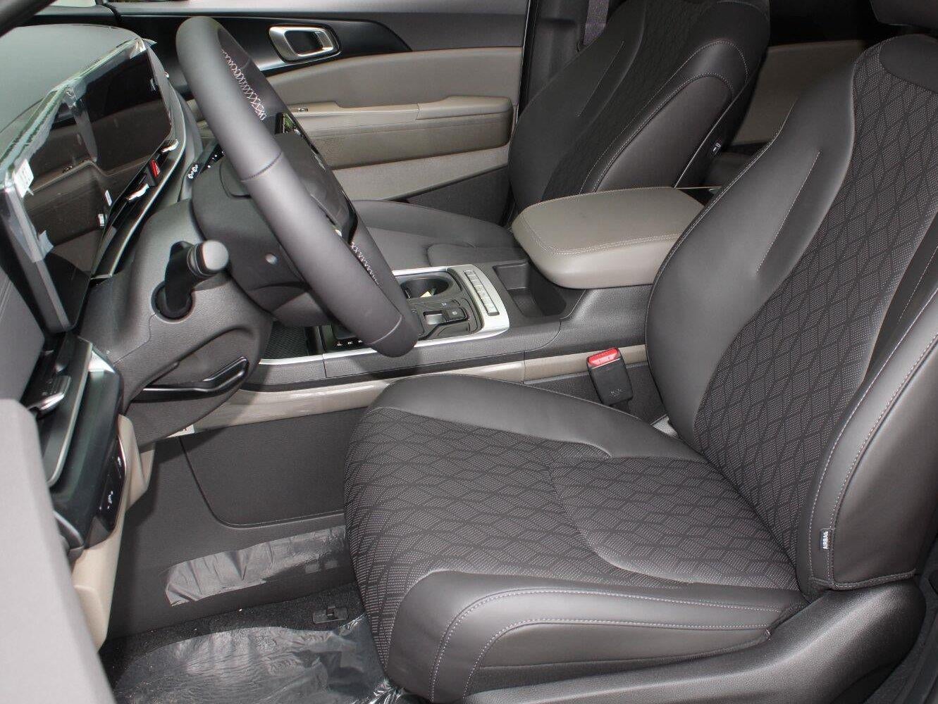 2027 Kia Carnival LXS