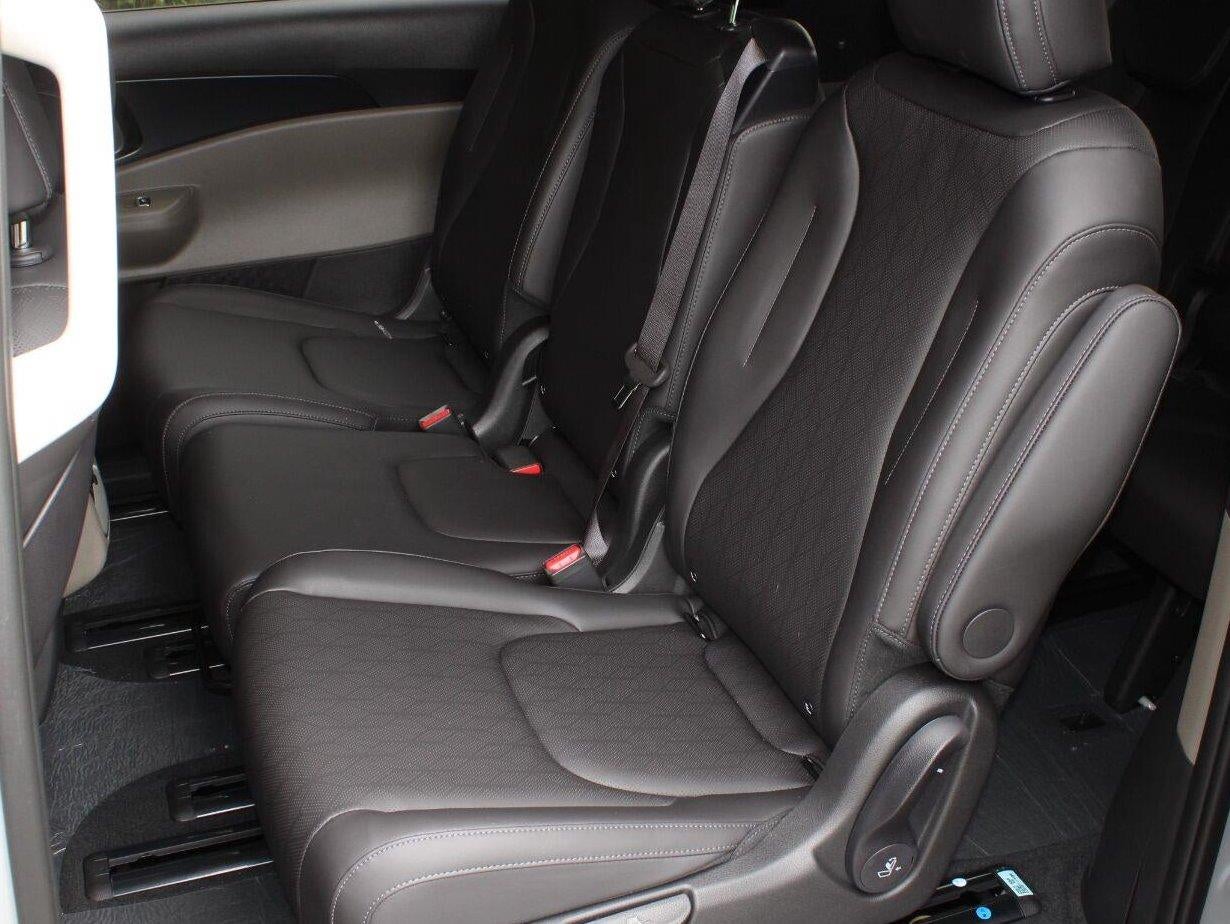 2027 Kia Carnival LXS