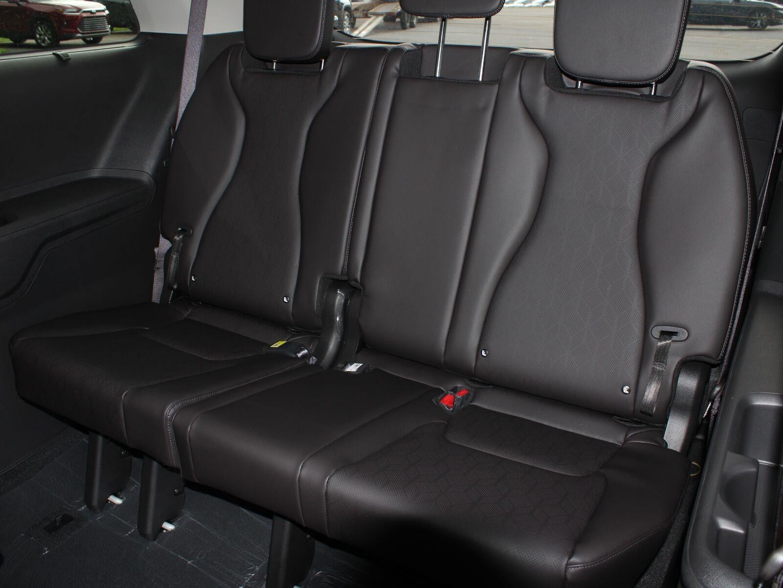 2027 Kia Carnival EX