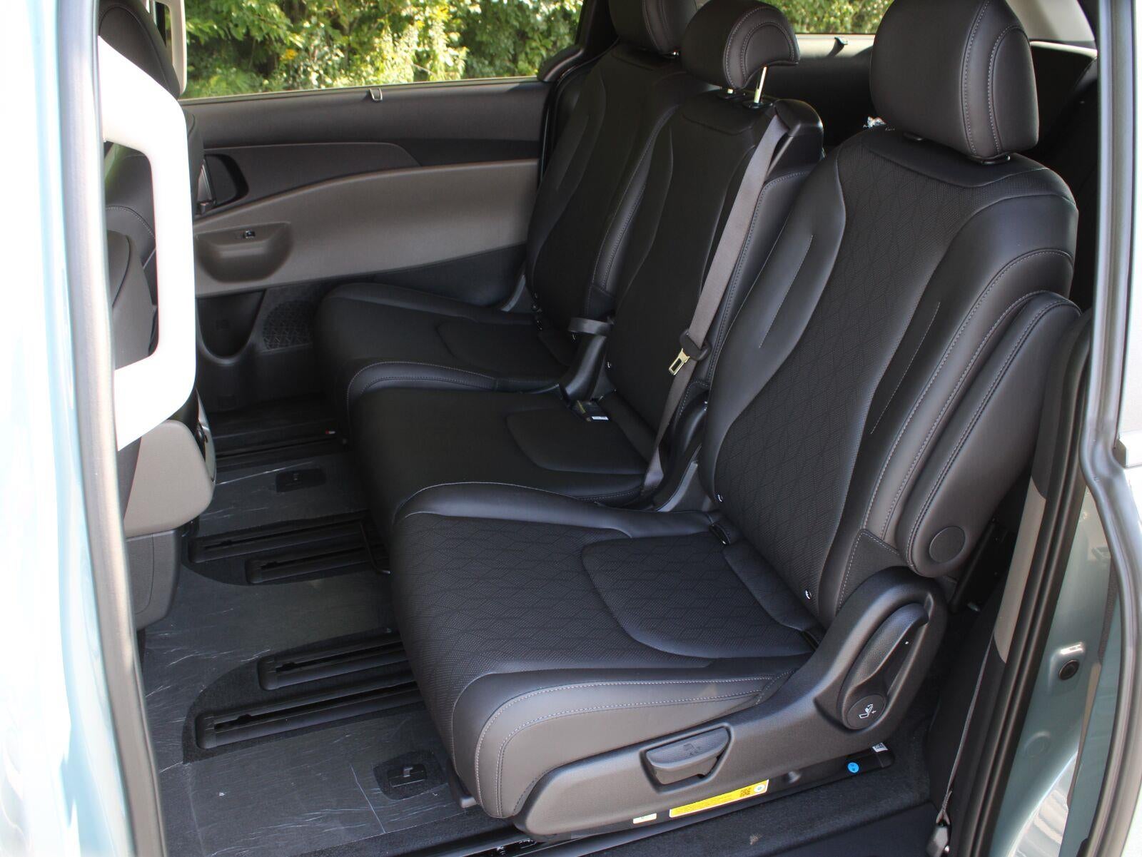 2027 Kia Carnival Hybrid EX