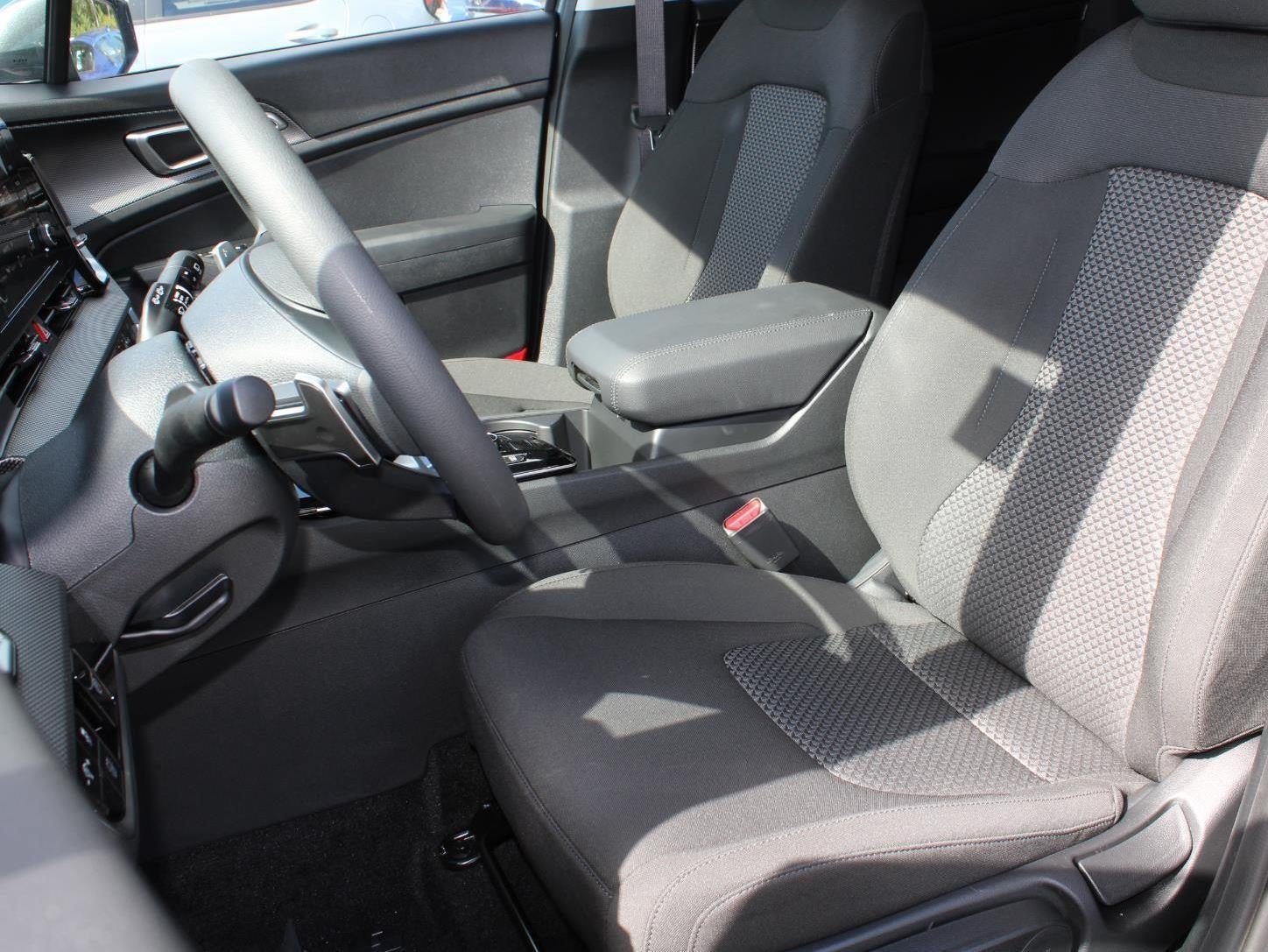 2025 Kia Sportage Hybrid LX