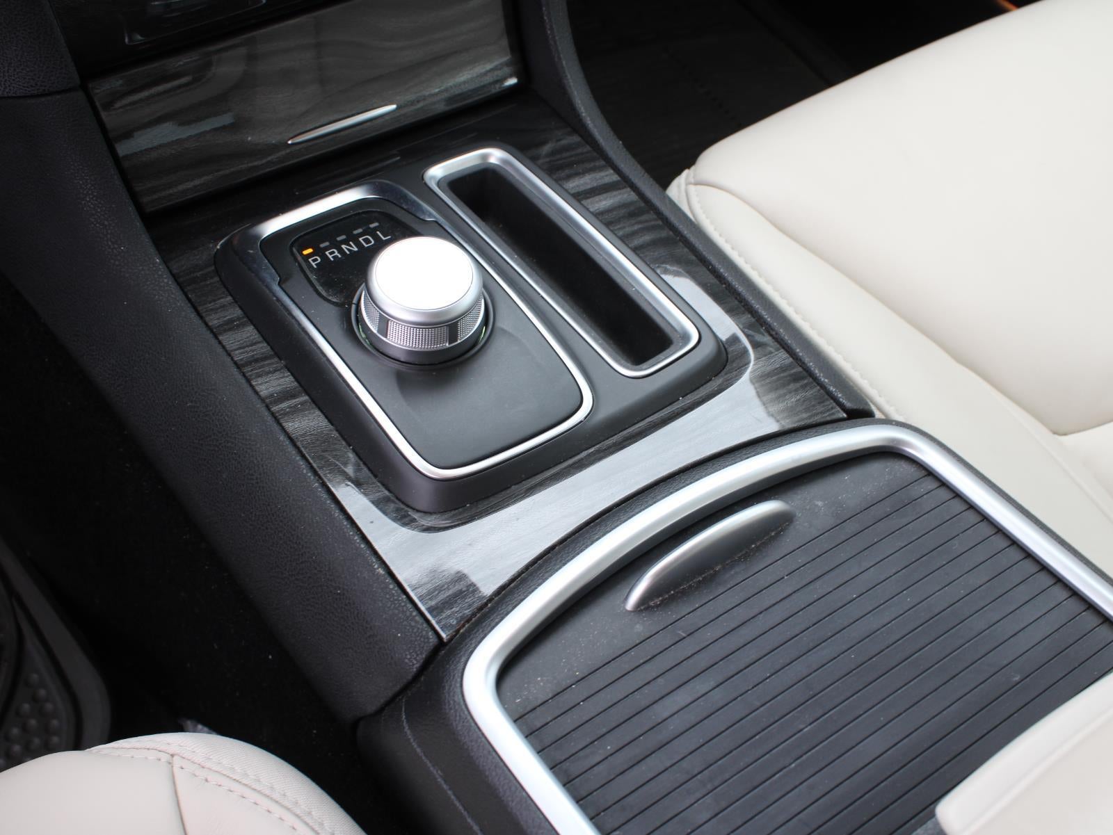 2020 Chrysler 300 Touring L
