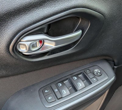 2016 Jeep Cherokee Sport