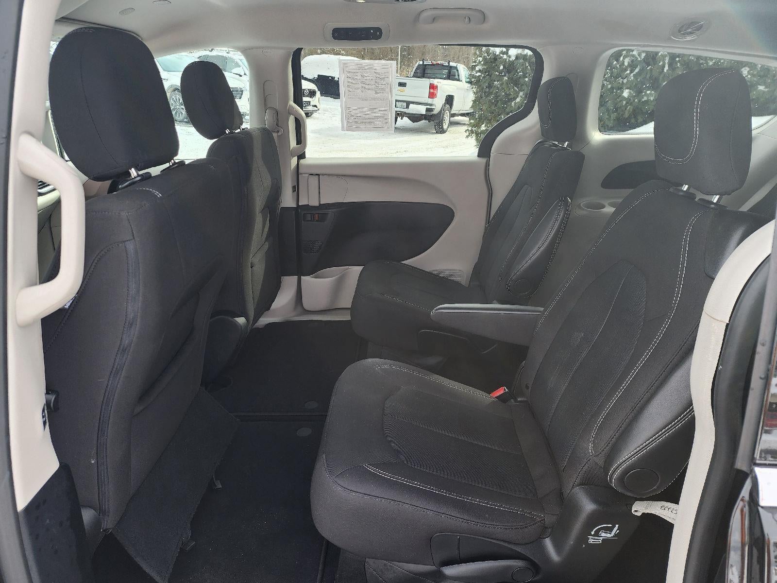 2024 Chrysler Voyager LX