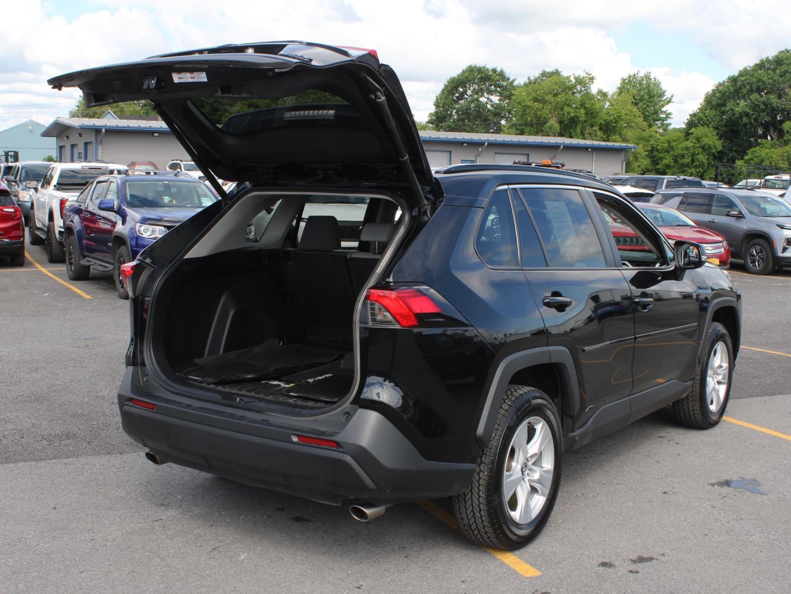 2020 Toyota RAV4 Hybrid XLE