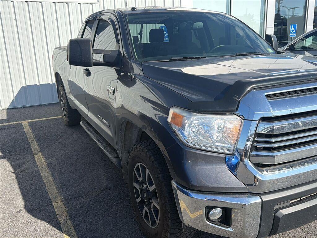 2017 Toyota Tundra SR5 5.7L V8