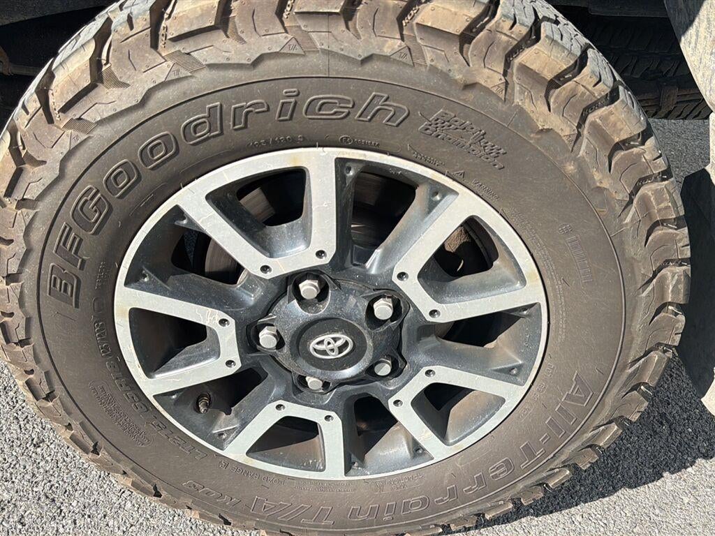 2017 Toyota Tundra SR5 5.7L V8